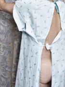 Lá thư Paris: CHUYỆN CÁI ÁO “LỘ HÀNG”