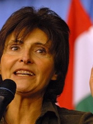 HUNGARY GẦN ĐỘI SỔ EU VÌ ÍT NGHỊ SĨ NỮ
