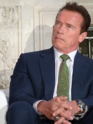 “Kẻ hủy diệt” Arnold Schwarzenegger: RUN RẨY KHI HỒI CỐ HƯƠNG
