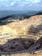 ĐẠI DỰ ÁN KHAI THÁC VÀNG TIẾP TỤC KHIẾN ROMANIA DẬY SÓNG