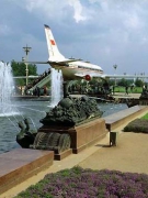 “MÀU ĐỎ CỦA NƯỚC NGA XÔ-VIẾT…”