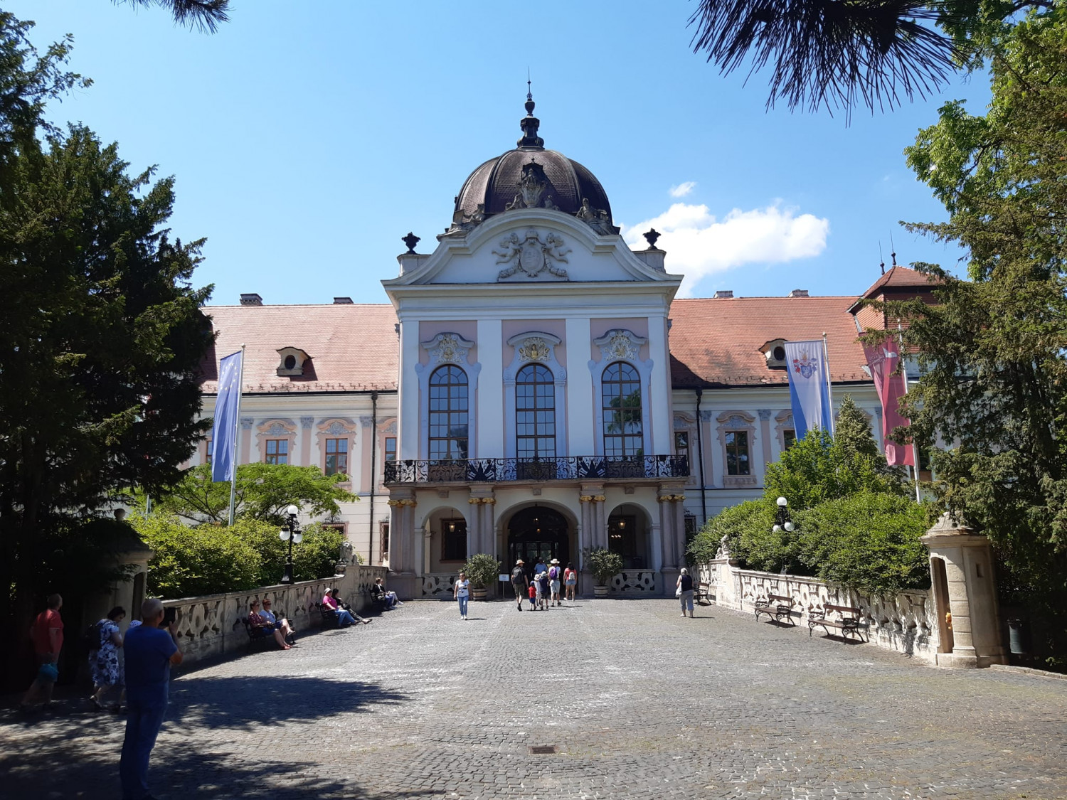 Lâu đài Grassalkovich, nơi vang bóng Đế quốc Áo - Hung một thời