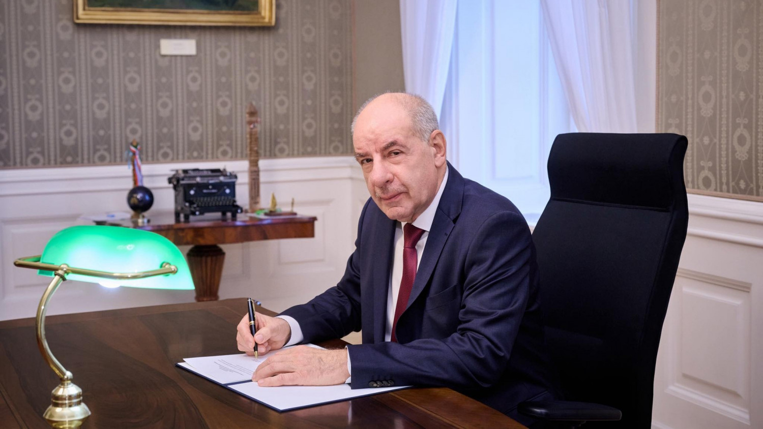 Tổng thống Sulyok Tamás, người bị phe đối lập và một phần công luận cho là bù nhìn