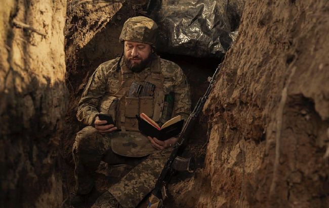 "Vị giáo sư dưới chiến hào"