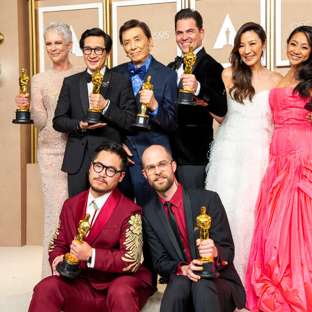 Ê-kip “Everything Everywhere All At Once” “cuỗm” cả thảy 7 Tượng vàng Oscar trên tổng số 11 đề cử