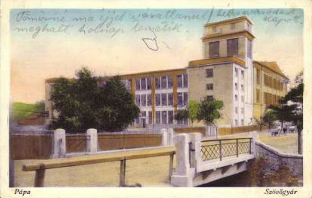 Nhà máy dệt ở thành phố Pápa. Ảnh: 16/08/1930